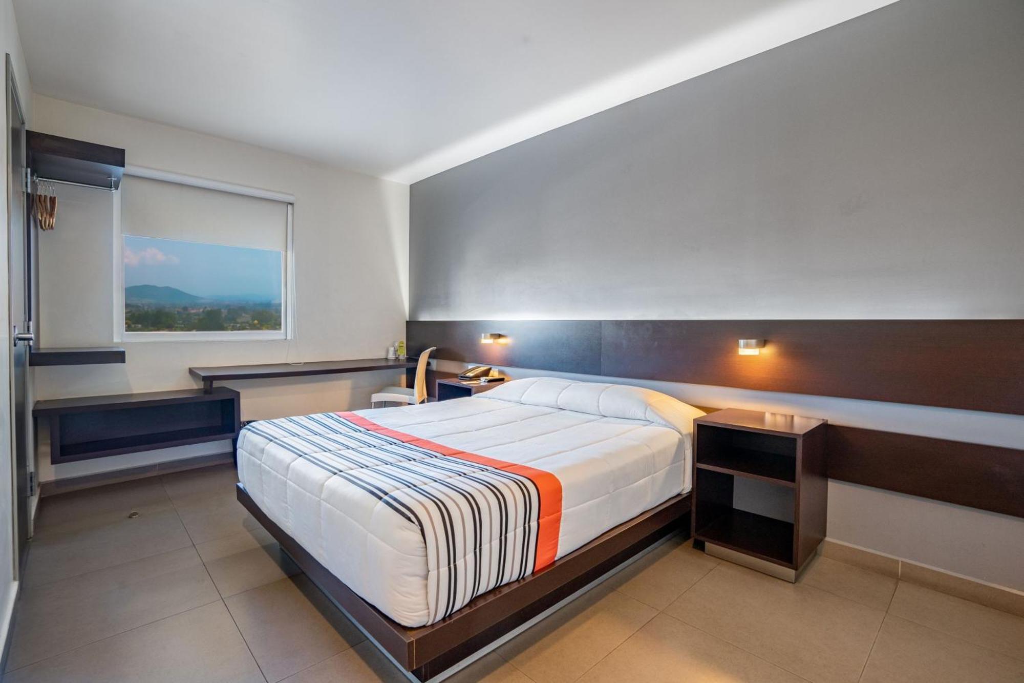 City Express Junior By Marriott Aguascalientes Centro Exterior photo