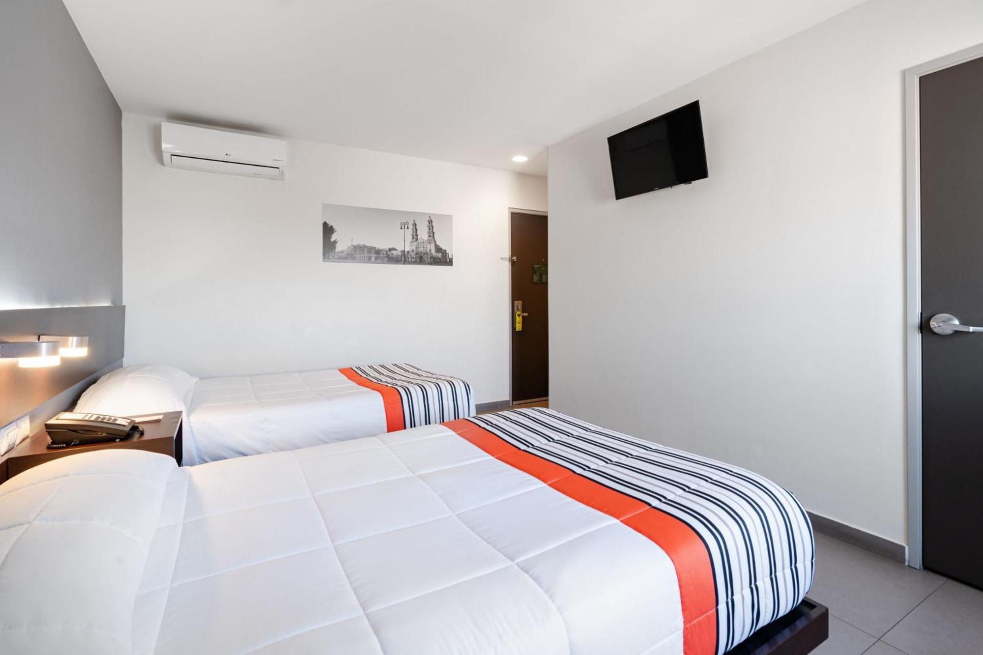 City Express Junior By Marriott Aguascalientes Centro Exterior photo