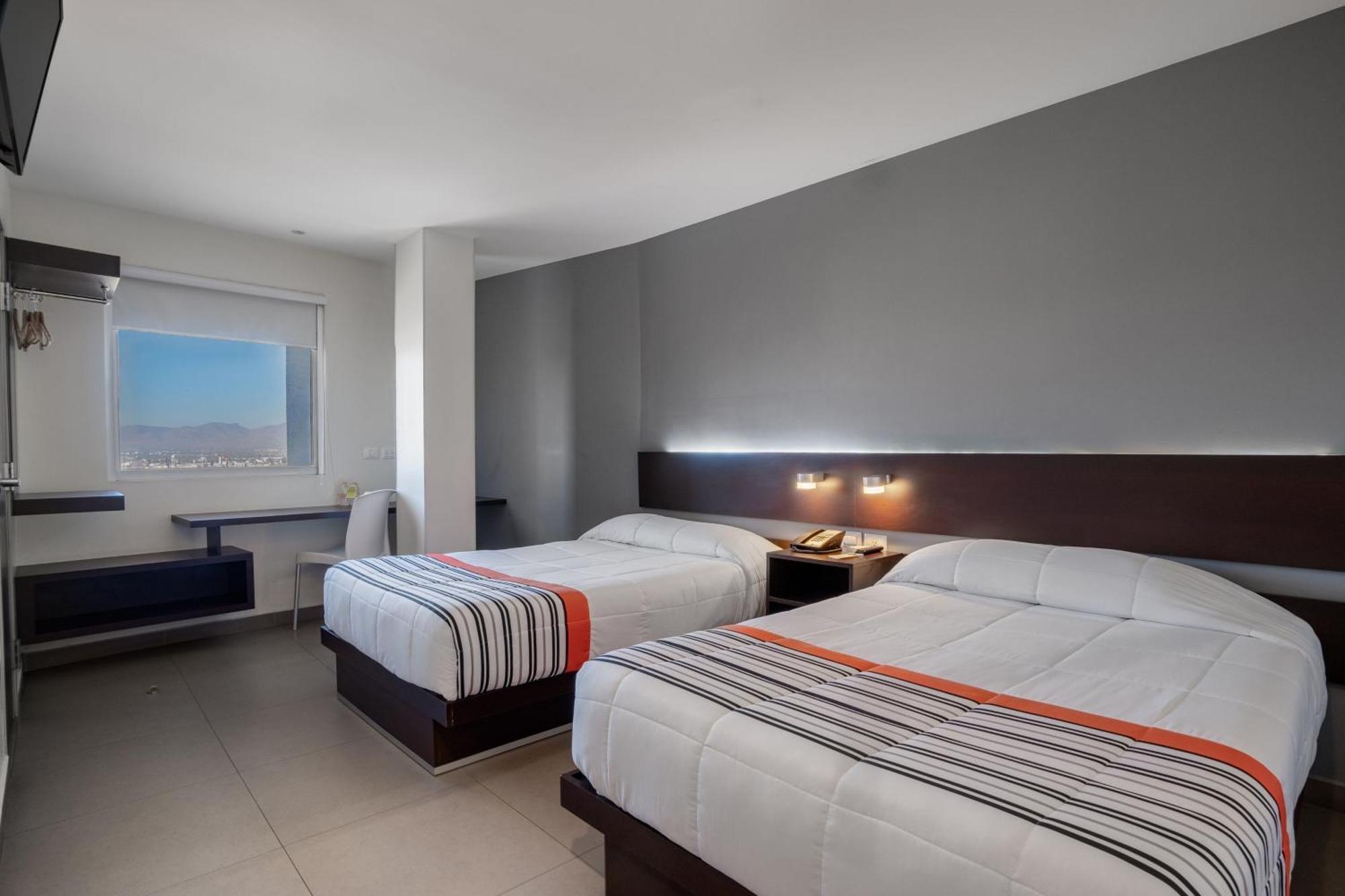 City Express Junior By Marriott Aguascalientes Centro Exterior photo