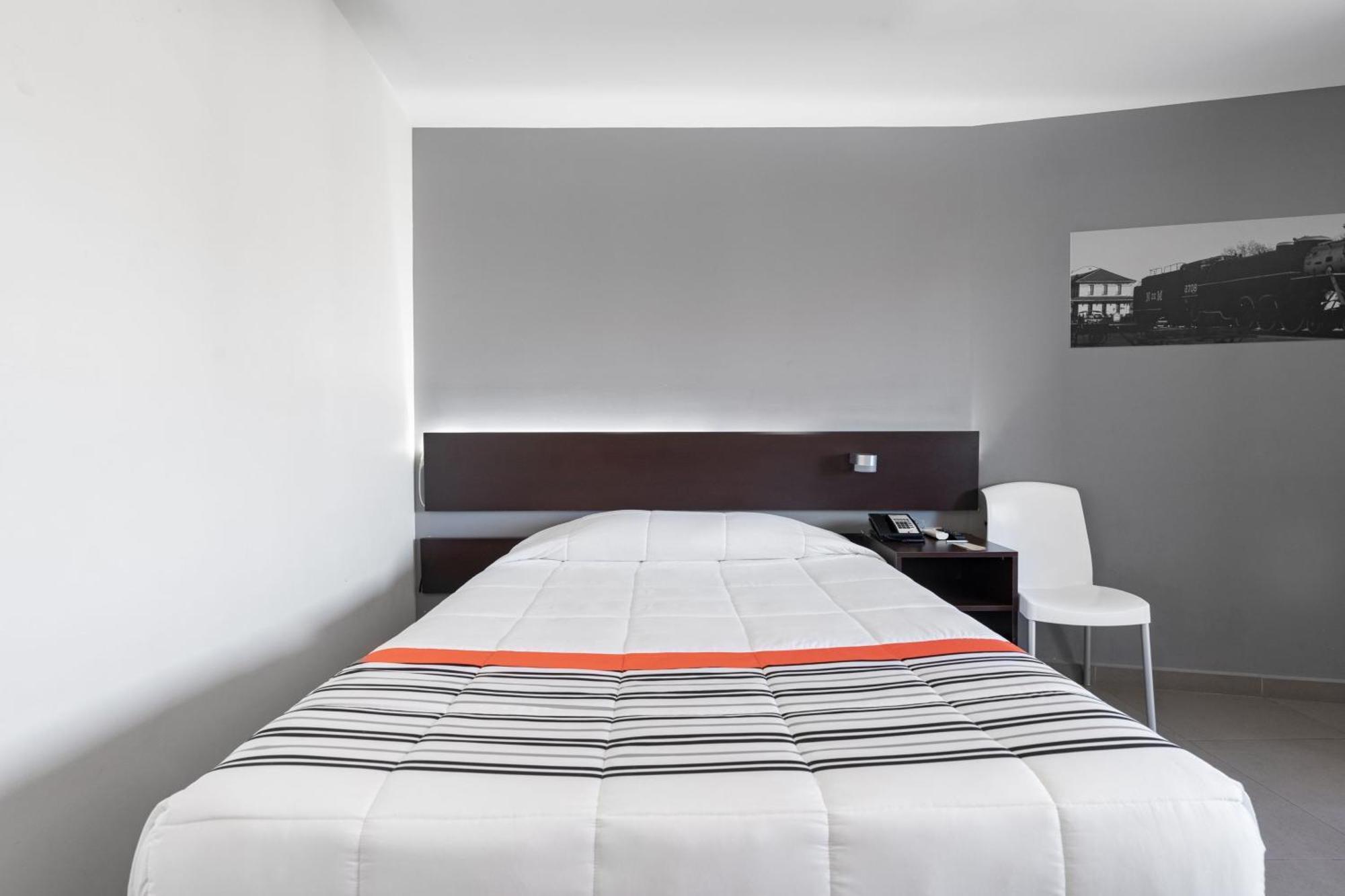 City Express Junior By Marriott Aguascalientes Centro Exterior photo