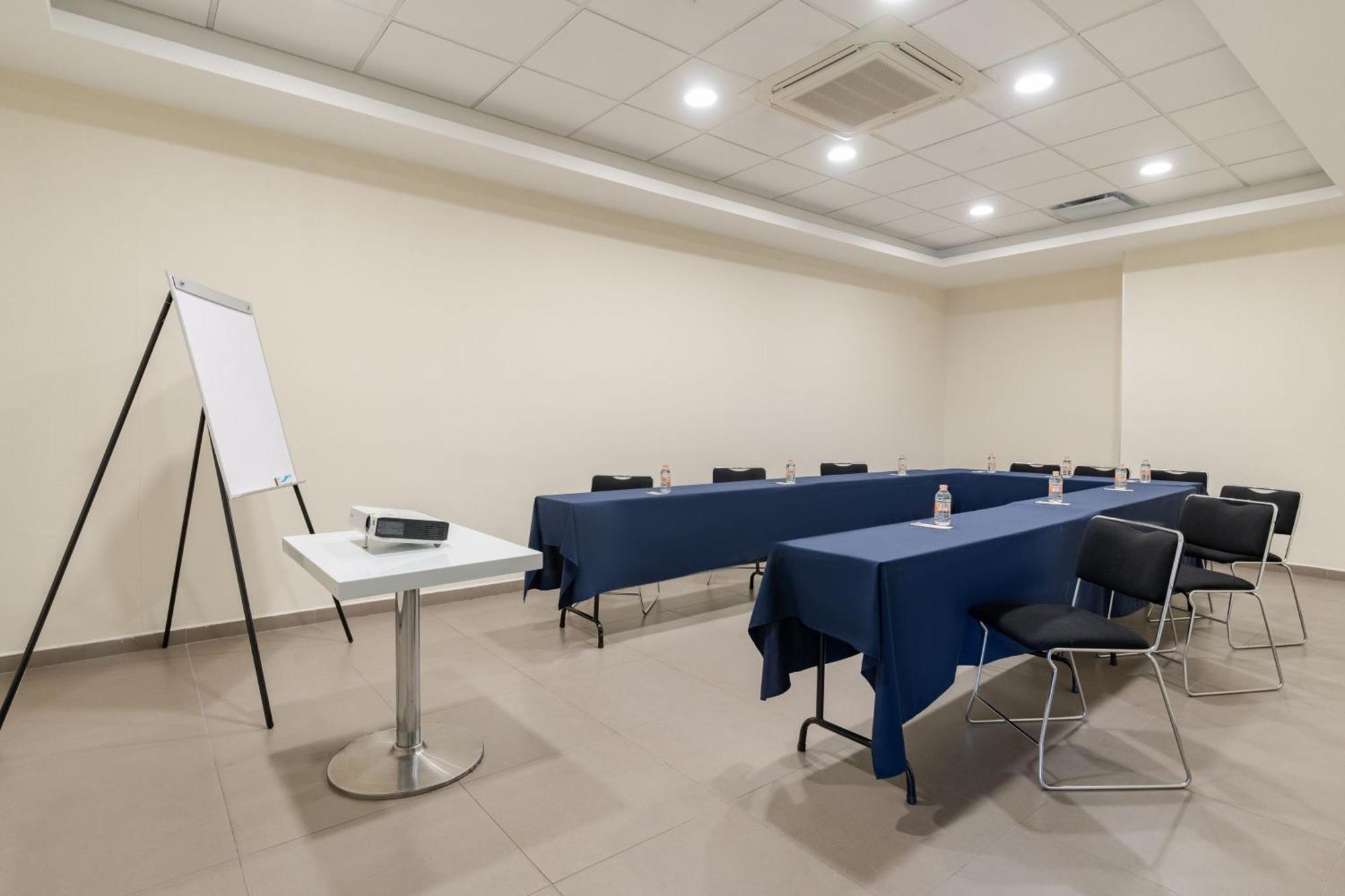 City Express Junior By Marriott Aguascalientes Centro Exterior photo
