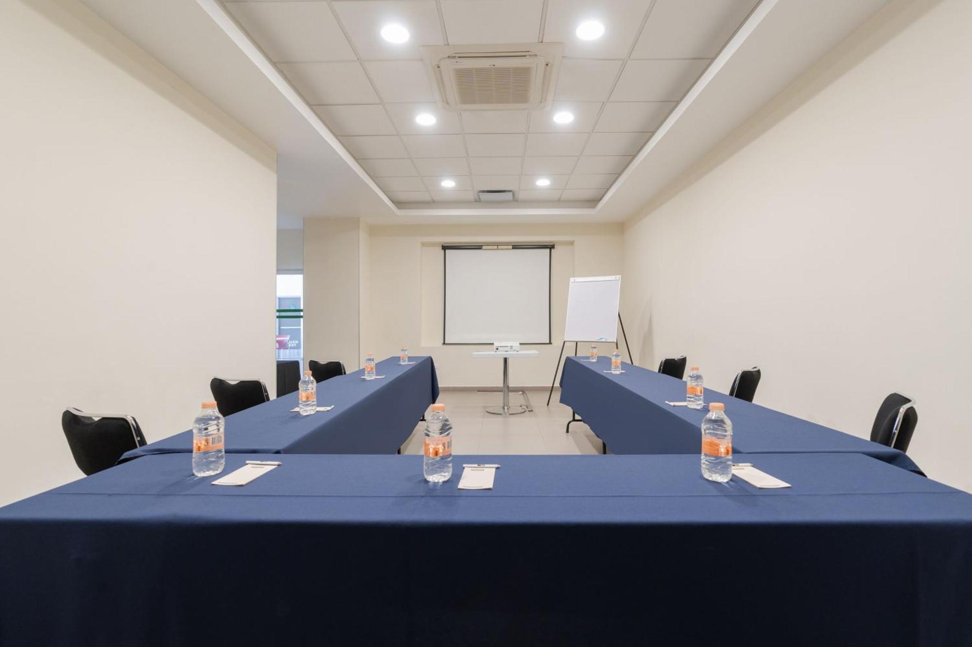 City Express Junior By Marriott Aguascalientes Centro Exterior photo