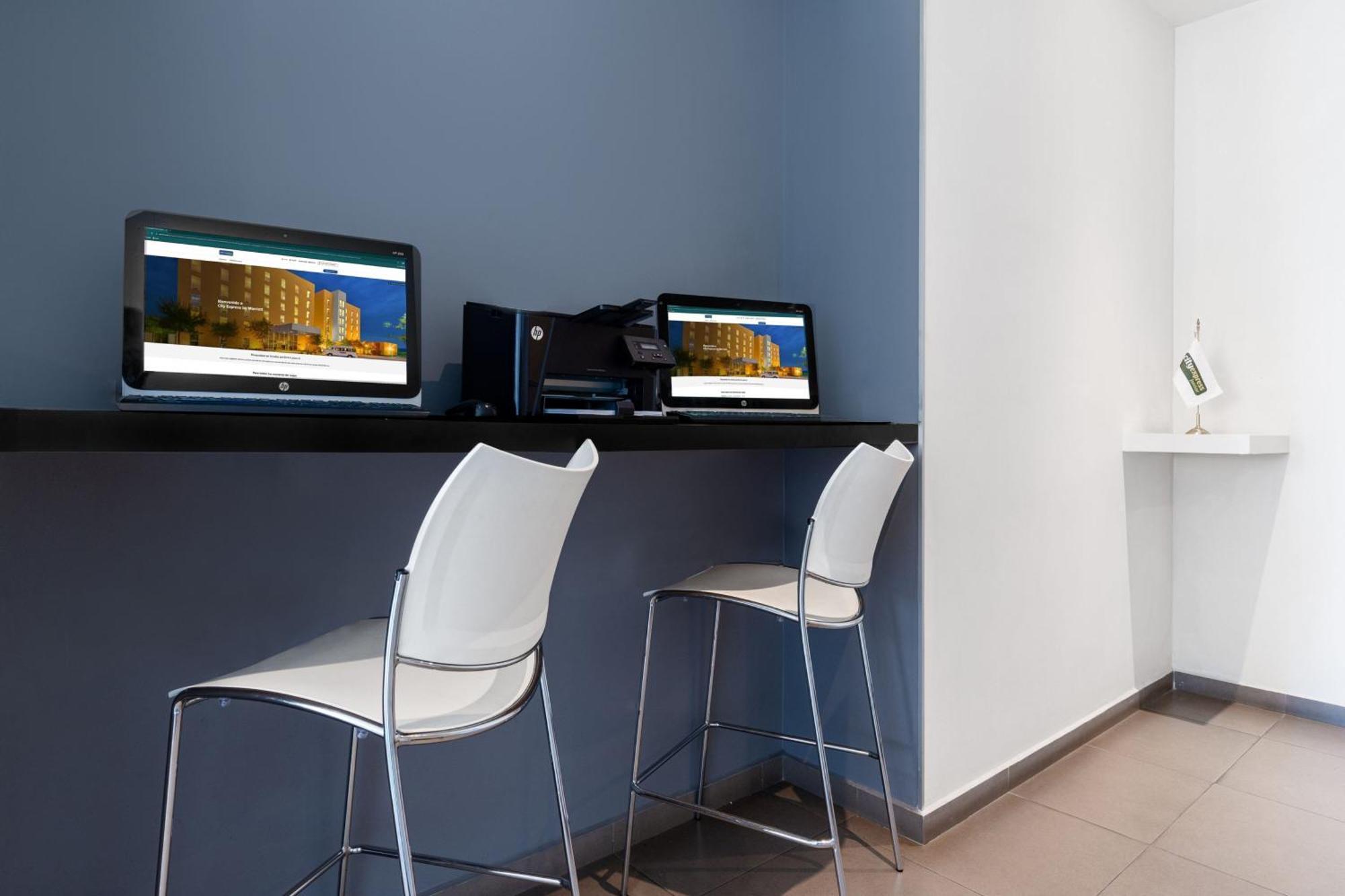 City Express Junior By Marriott Aguascalientes Centro Exterior photo