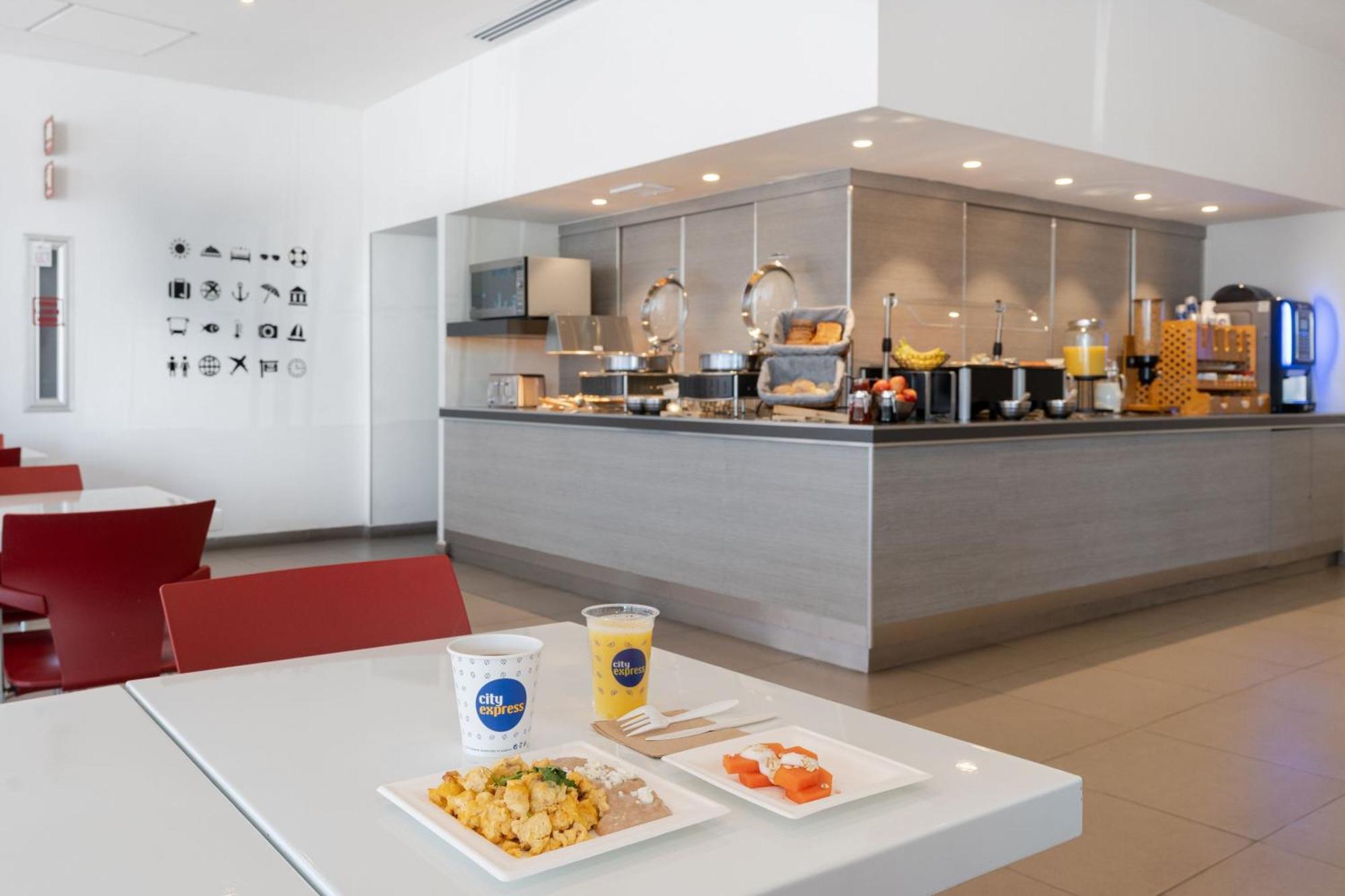 City Express Junior By Marriott Aguascalientes Centro Exterior photo