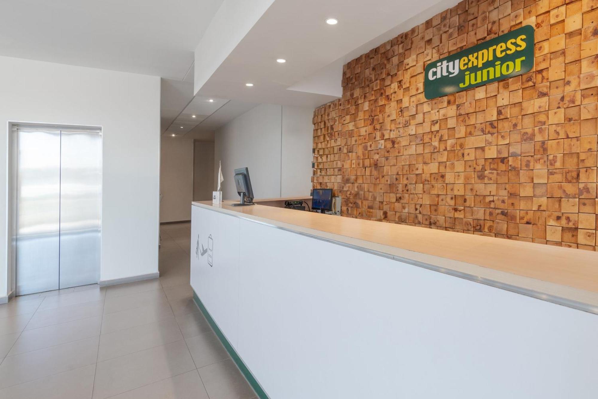 City Express Junior By Marriott Aguascalientes Centro Exterior photo