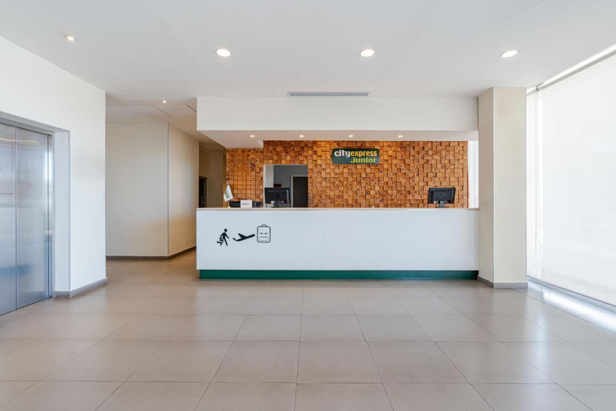 City Express Junior By Marriott Aguascalientes Centro Exterior photo
