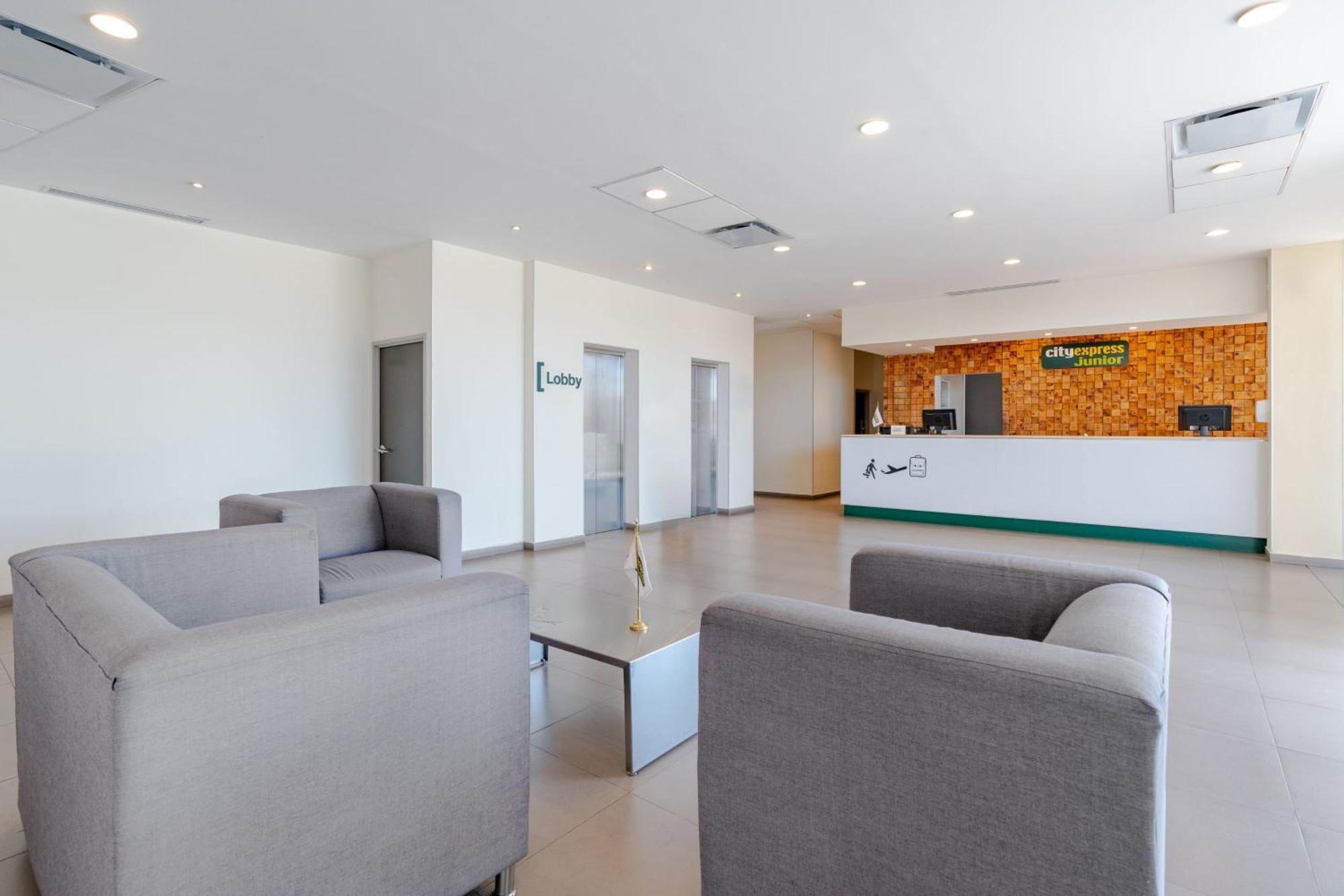 City Express Junior By Marriott Aguascalientes Centro Exterior photo