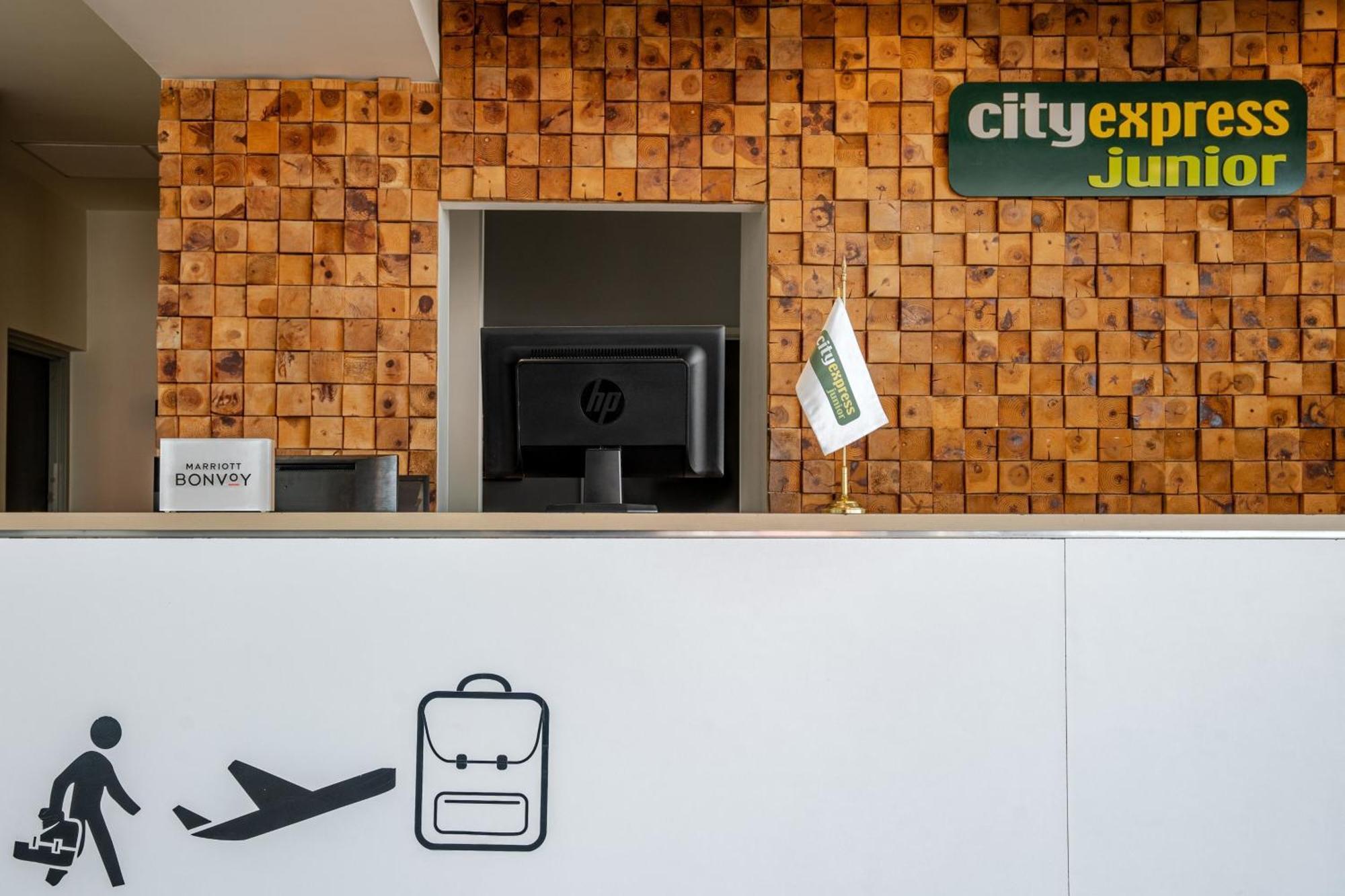 City Express Junior By Marriott Aguascalientes Centro Exterior photo