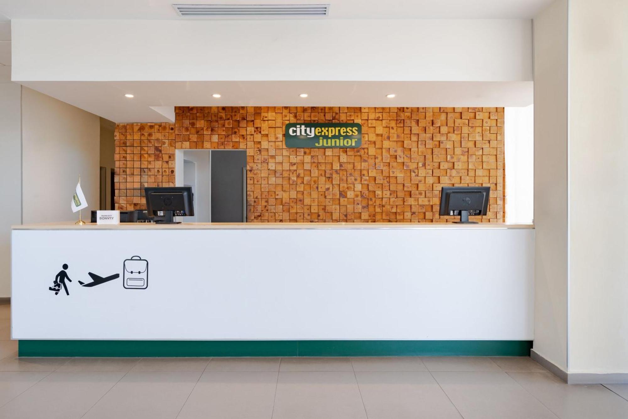 City Express Junior By Marriott Aguascalientes Centro Exterior photo
