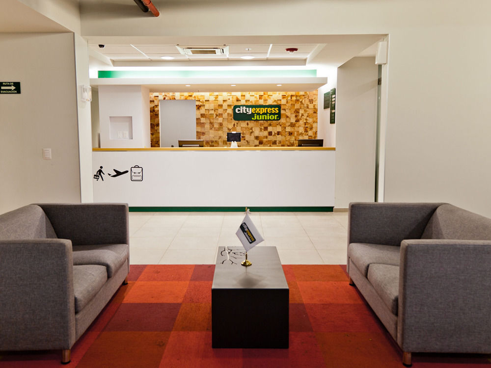 City Express Junior By Marriott Aguascalientes Centro Exterior photo