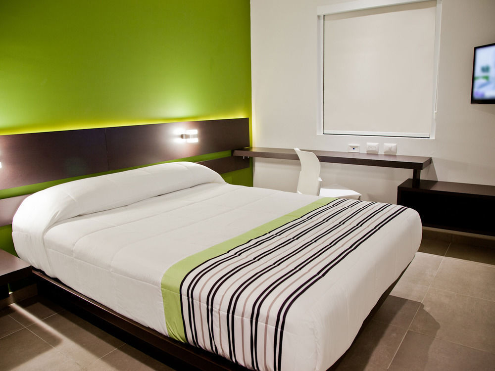 City Express Junior By Marriott Aguascalientes Centro Exterior photo