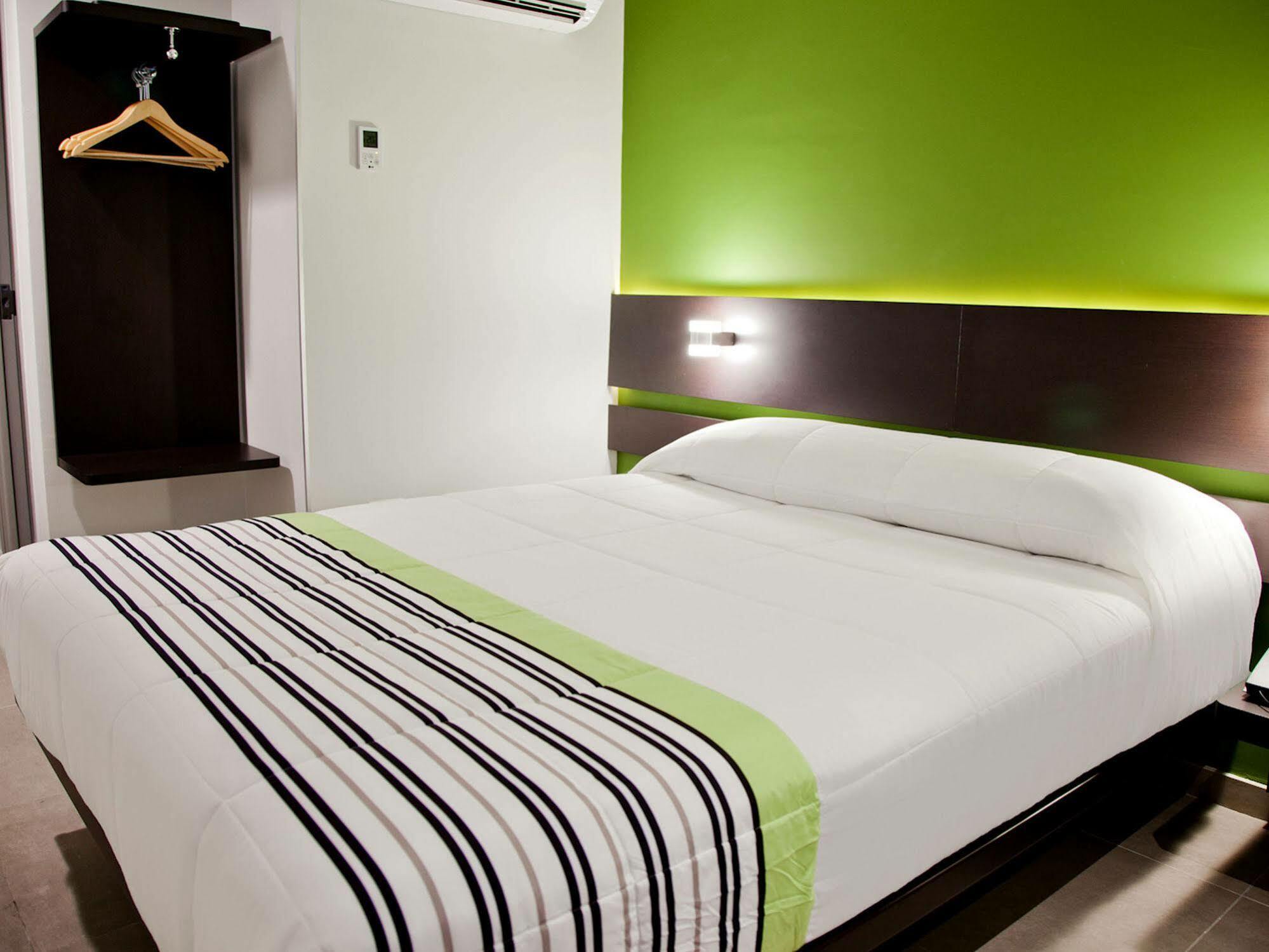 City Express Junior By Marriott Aguascalientes Centro Exterior photo